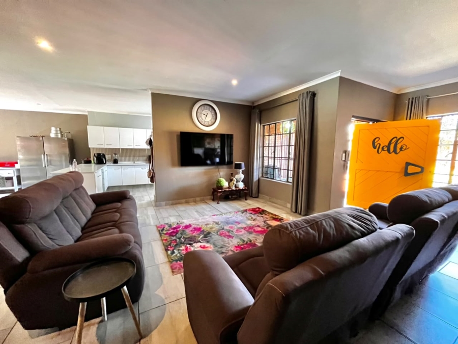 To Let 4 Bedroom Property for Rent in Cashan North West